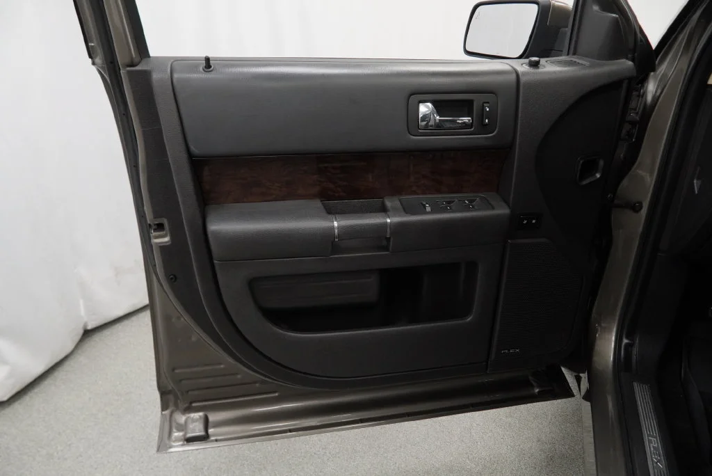 Used 2013 Gray Ford Limited image 35