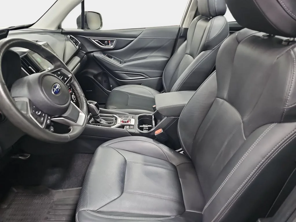 Used 2023 White Subaru Touring image 17
