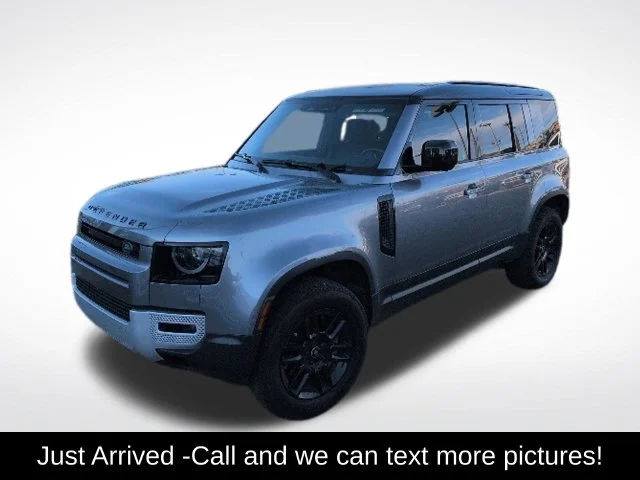 Used 2023 Gray Land Rover SE image 1
