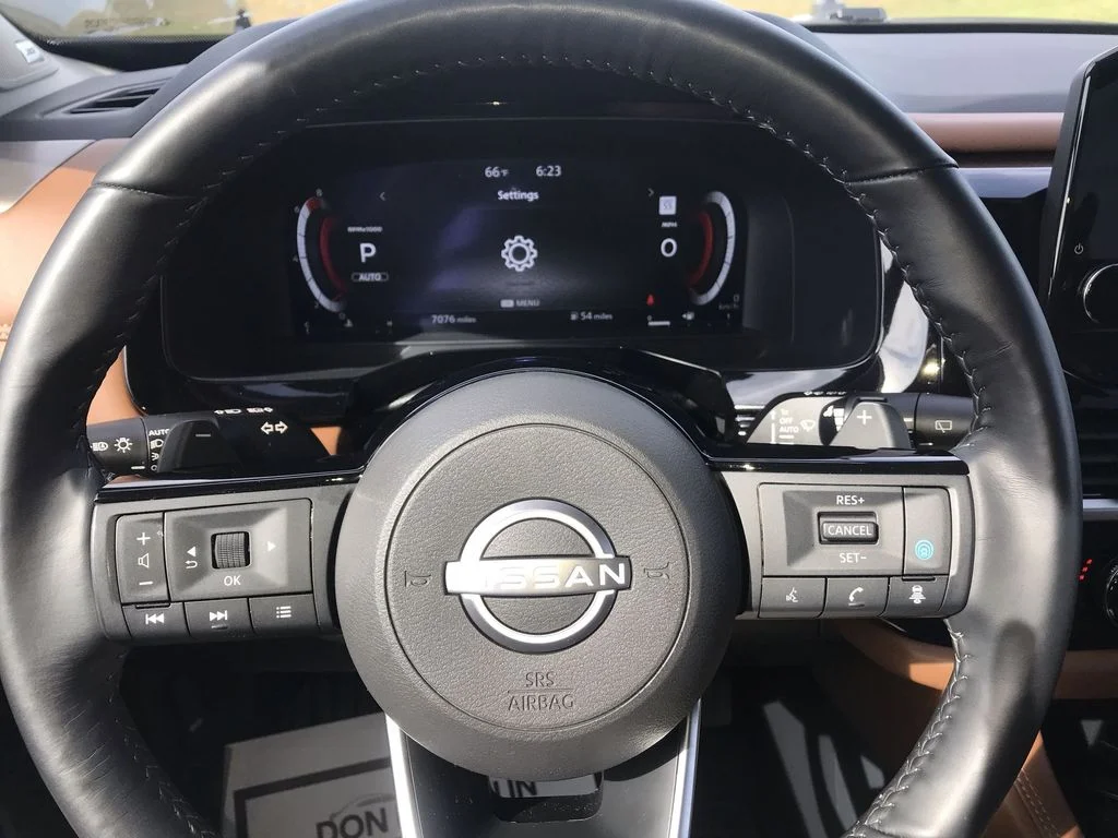 Used 2024 Gray Nissan Platinum image 14