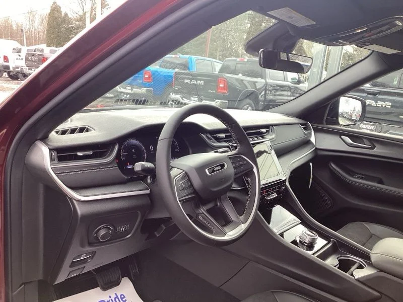 New 2025 Velvet Red Pearl-Coat Exterior Paint Jeep Altitude X image 31