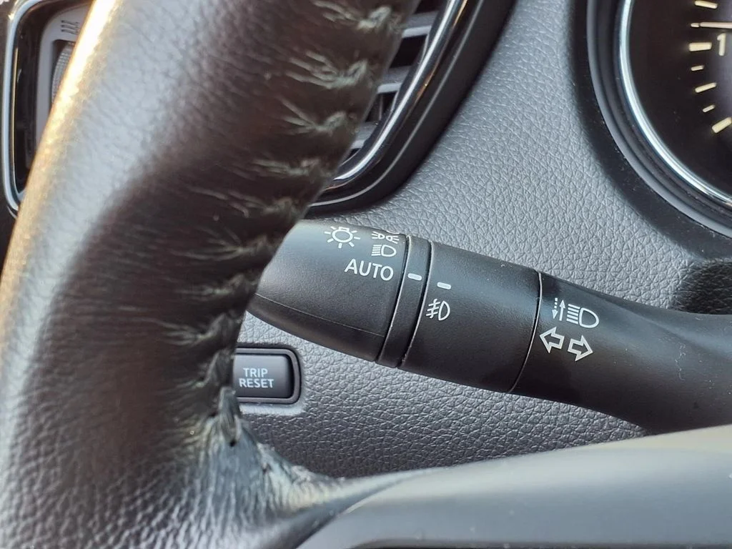 Used 2017 White Nissan SL image 20