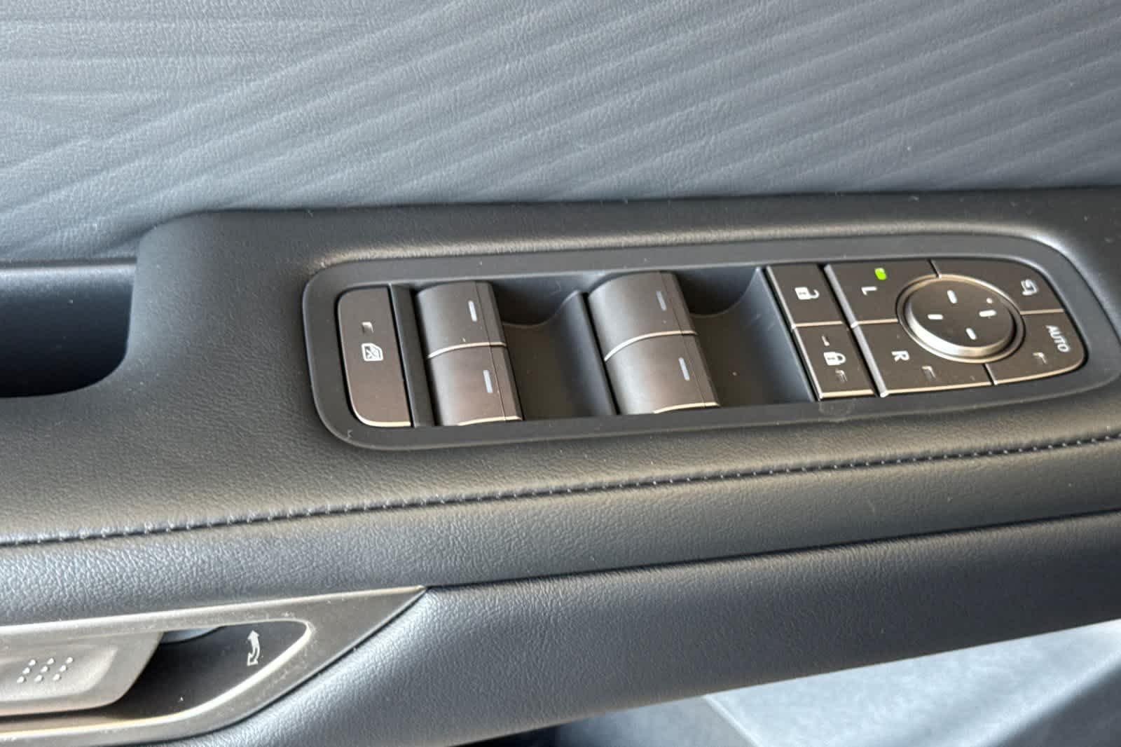 New 2026 Iridium Lexus ES 350e PREMIUM image 13