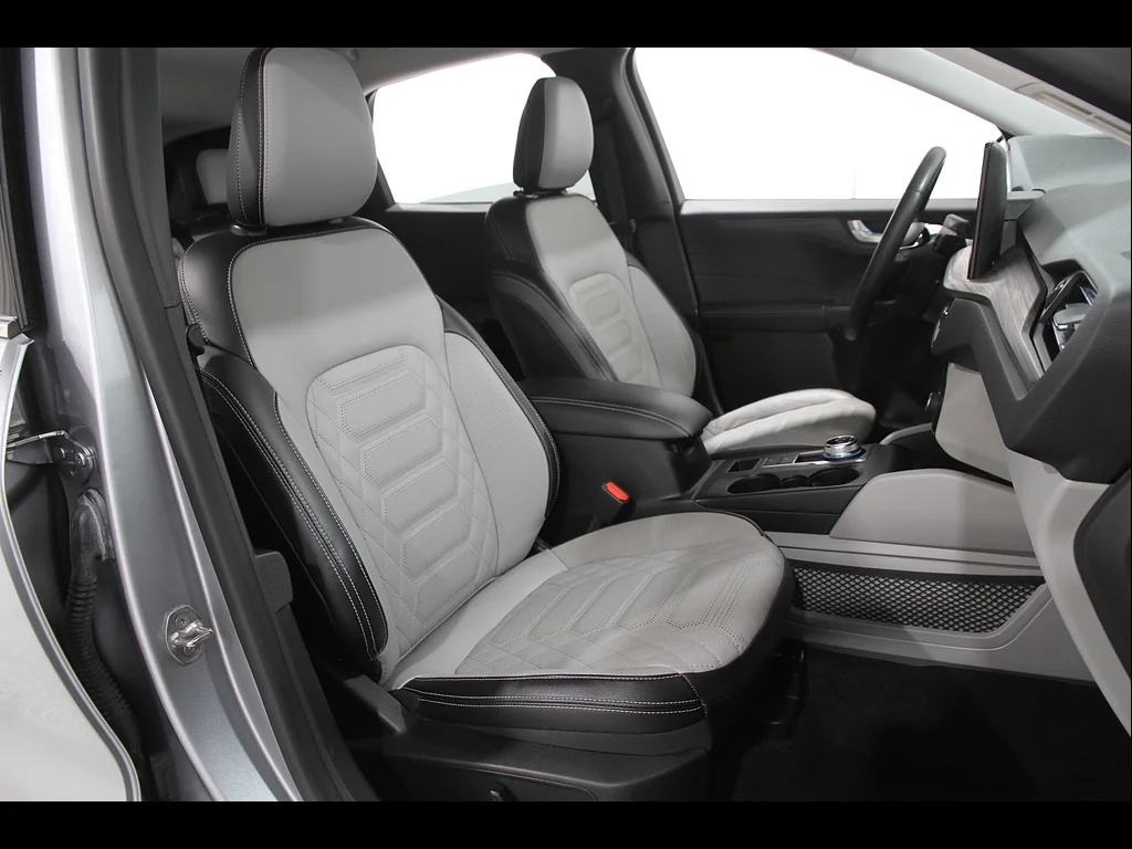 Used 2023 Iconic Silver Ford Platinum image 17