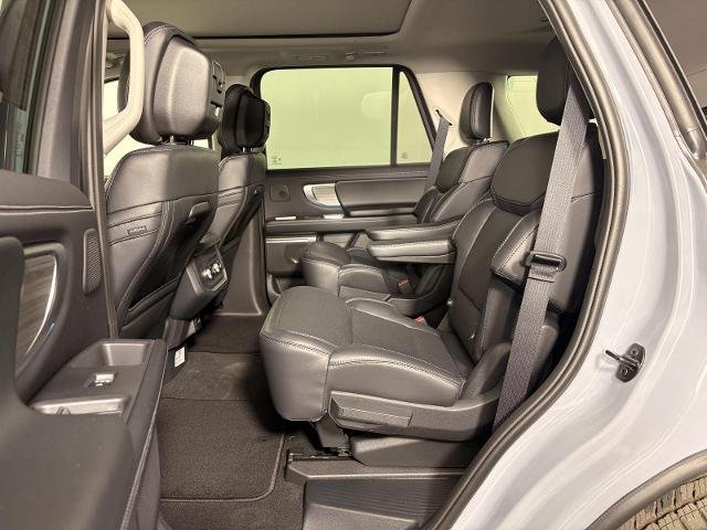 New 2026 Glacier Gray Metallic Tri-Coat Ford Platinum® image 62