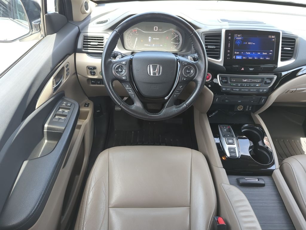 Used 2017  Honda Touring image 14