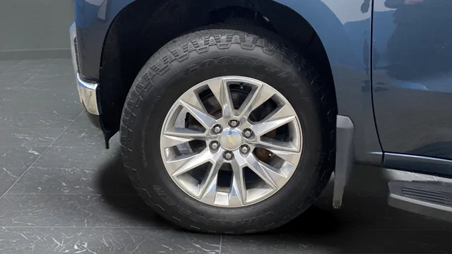 Used 2019 Shadow Gray Metallic Chevrolet LTZ image 29