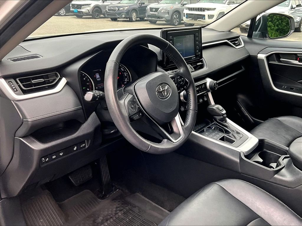 Used 2021 White Toyota XLE Premium image 8