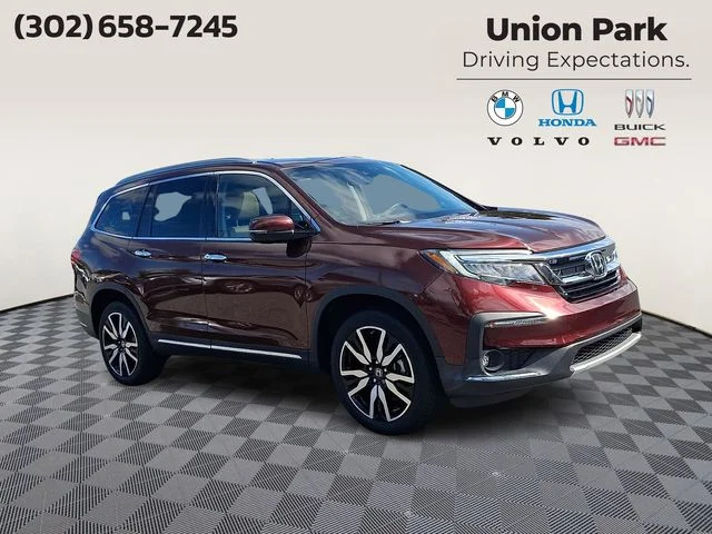 Used 2019 Deep Scarlet Pearl Honda Touring image 3