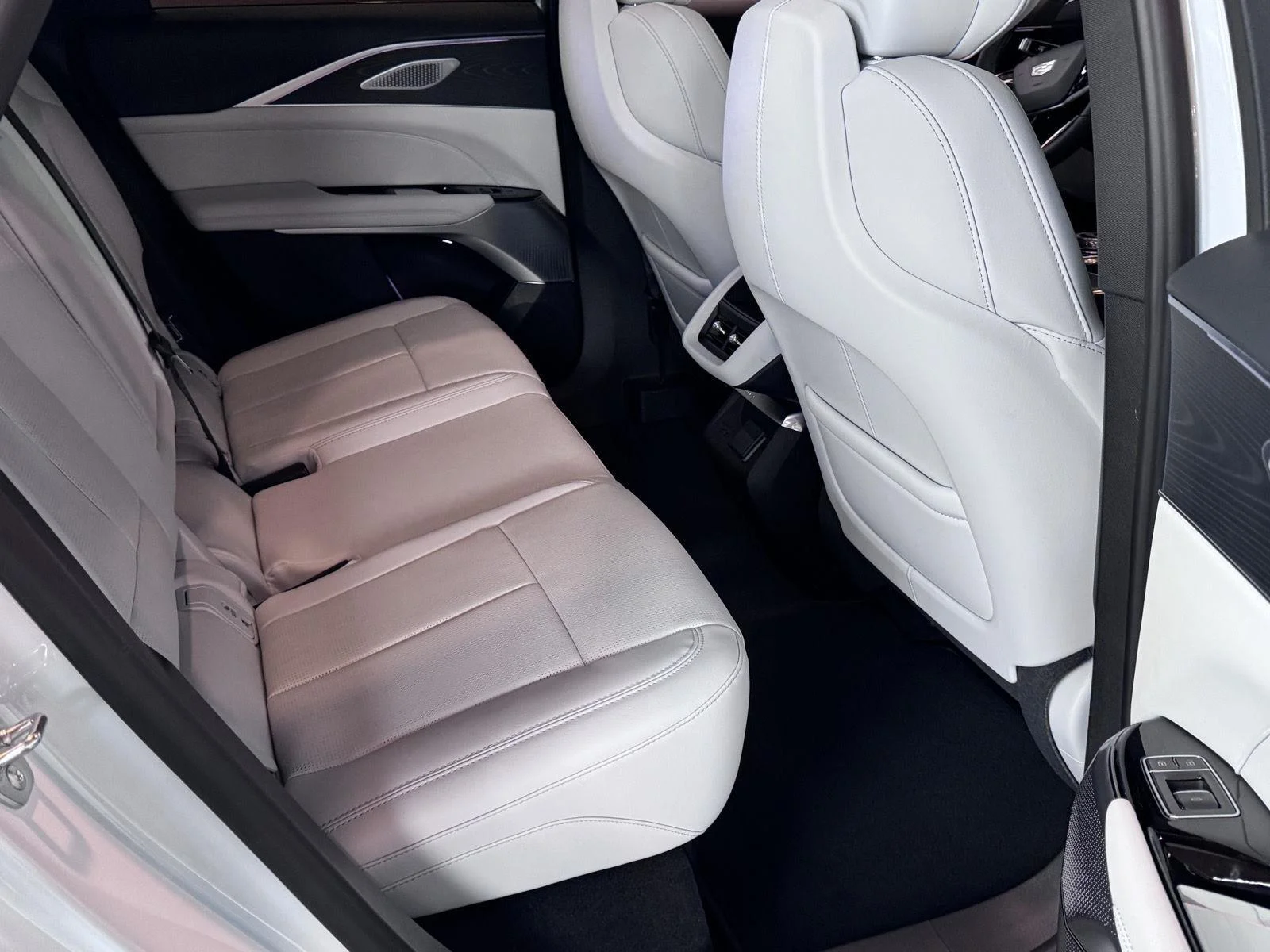 2026 Cadillac LYRIQ Premium Sport - Photo 8
