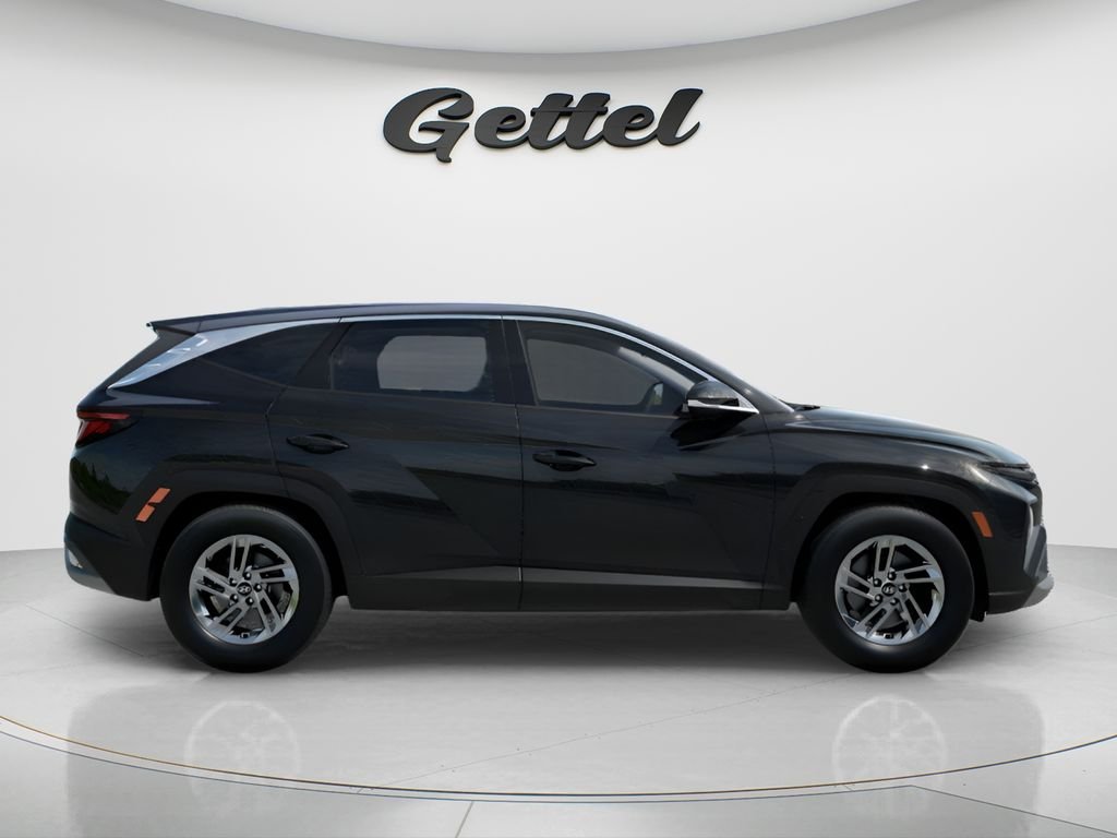 New 2026 Black Hyundai SE FWD image 5