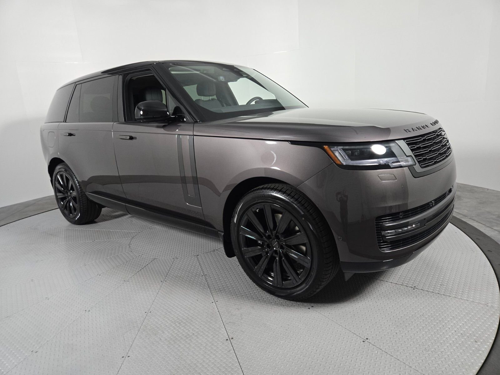 New 2026 Charente Grey Land Rover SE image 16