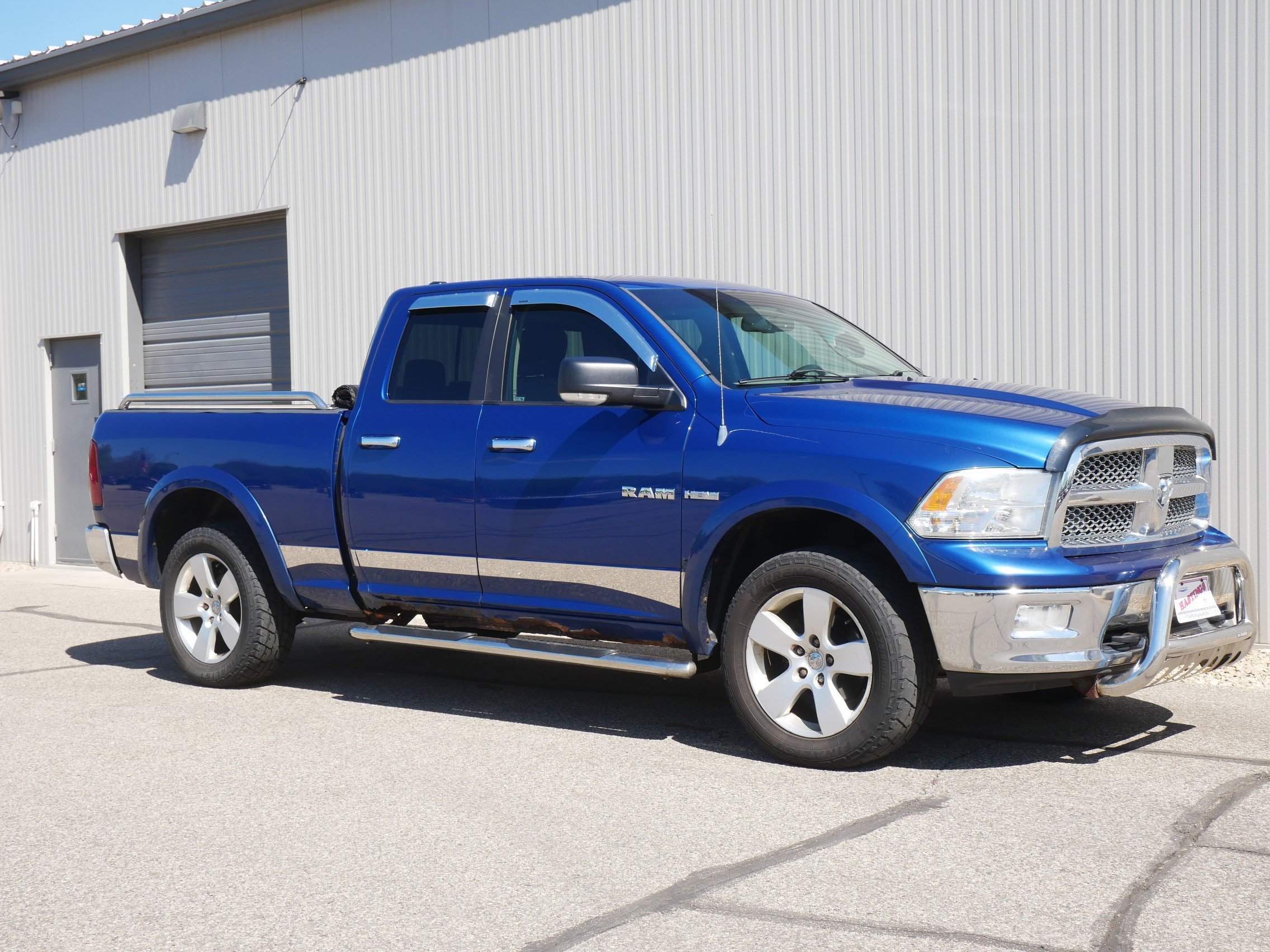 Used 2010 Deep Water Blue Pearl Dodge SLT image 7