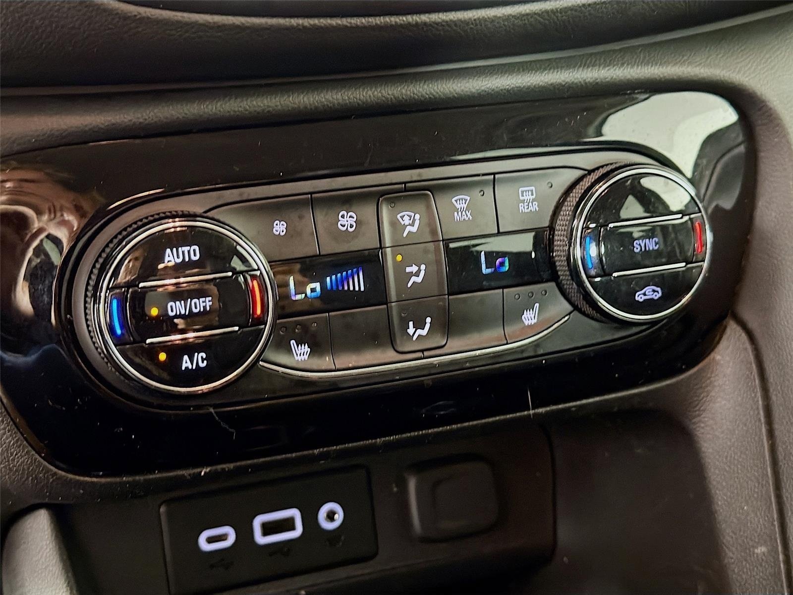 Used 2023 Cinnabar Metallic Buick Select image 17