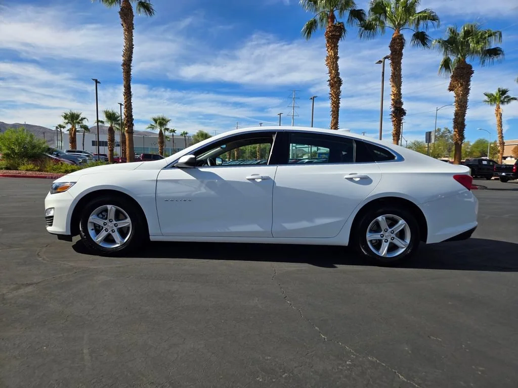 Used 2024 Summit White Chevrolet 1LT image 3