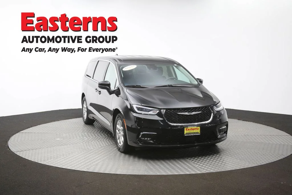 Used 2023 Black Chrysler Touring L image 51