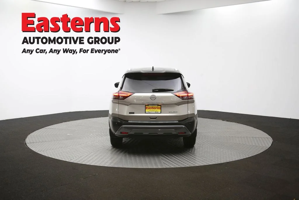 Used 2023 Silver Nissan SL image 38