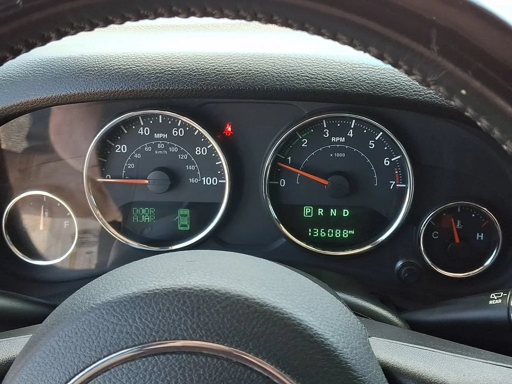 Used 2018 Bright White Clearcoat Jeep Sahara image 26