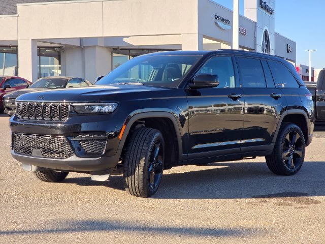 Certified Used 2024 Diamond Black Crystal Pearlcoat Jeep Altitude X image 26