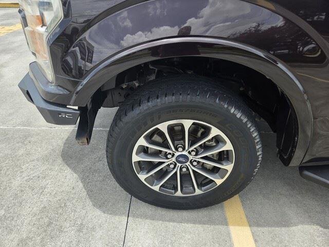 Used 2018 Magma Red Metallic Ford XLT image 11