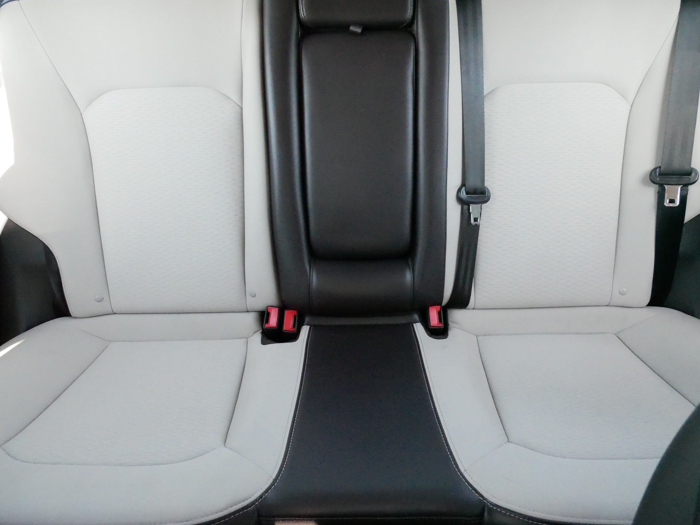 Used 2020 Magnetic Metallic Ford SE image 13