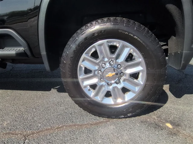 Used 2025 Black Chevrolet High Country image 33