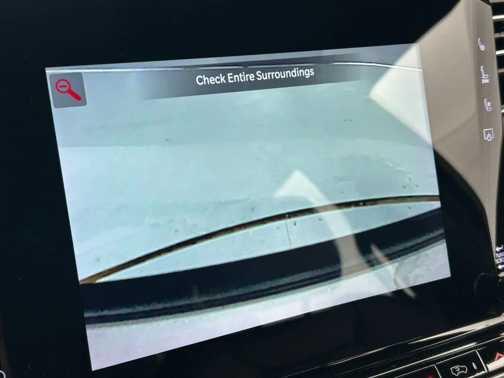 Used 2023 Diamond Black Crystal Pearlcoat Jeep Base image 24