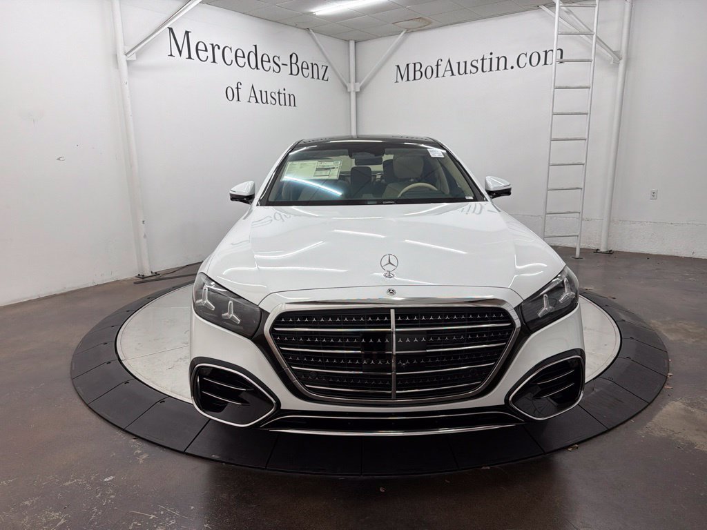 New 2027 MANUFAKTUR Moonlight White Metallic Mercedes-Benz S 580 image 2