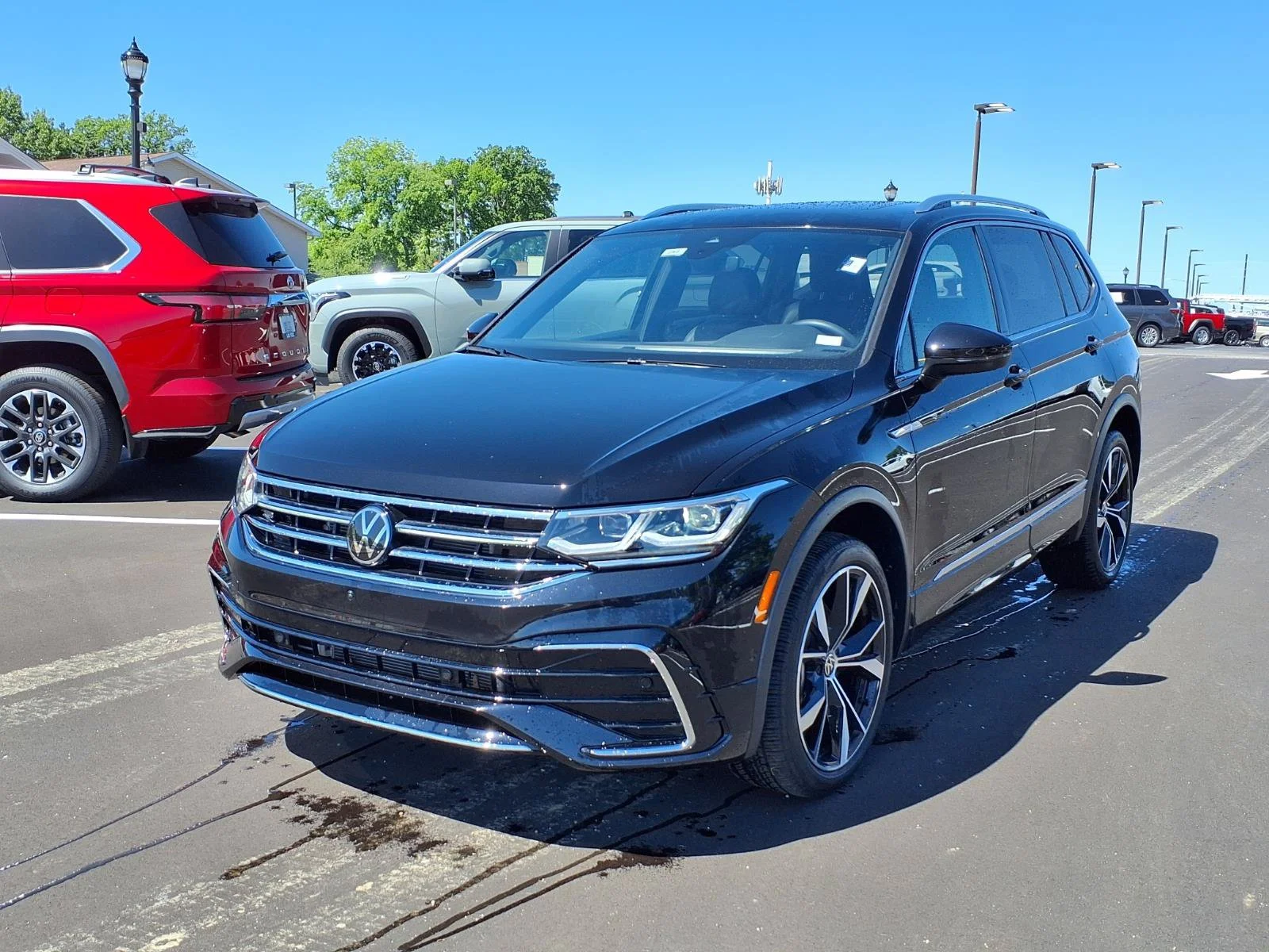 Used 2024  Volkswagen SEL R-Line image 32