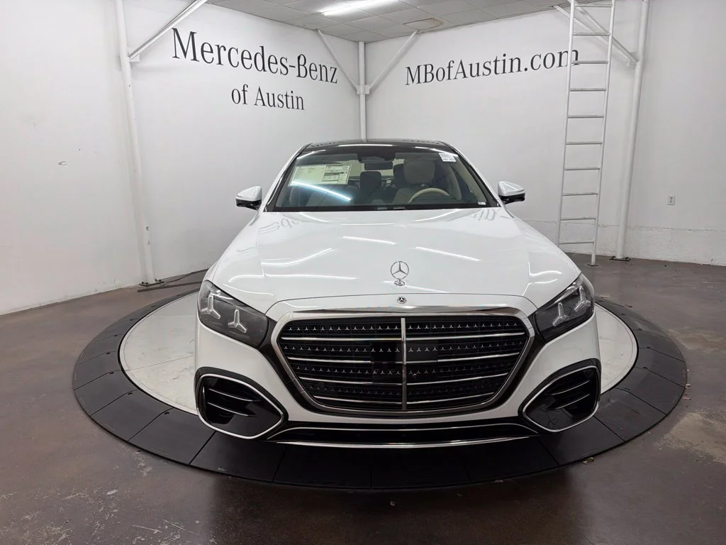 New 2027 White Mercedes-Benz S 580 image 2