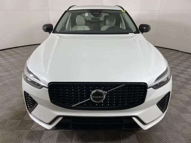 Certified Used 2025 Crystal White Volvo Plus image 4