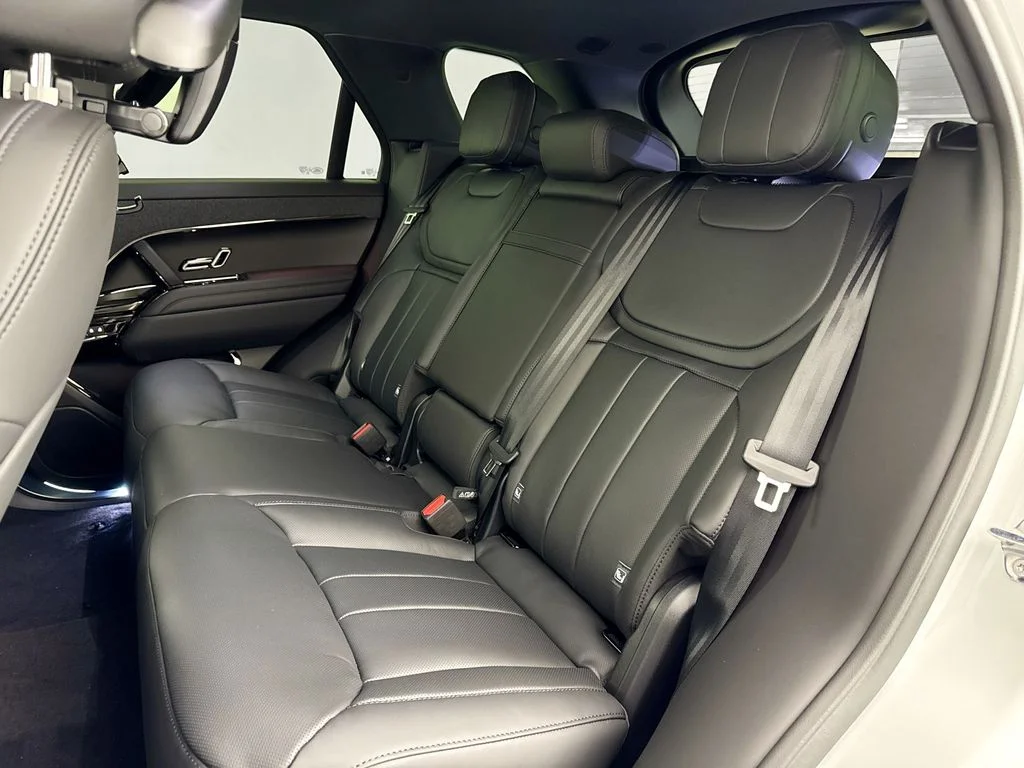 New 2026 Fuji White Land Rover Dynamic SE image 25