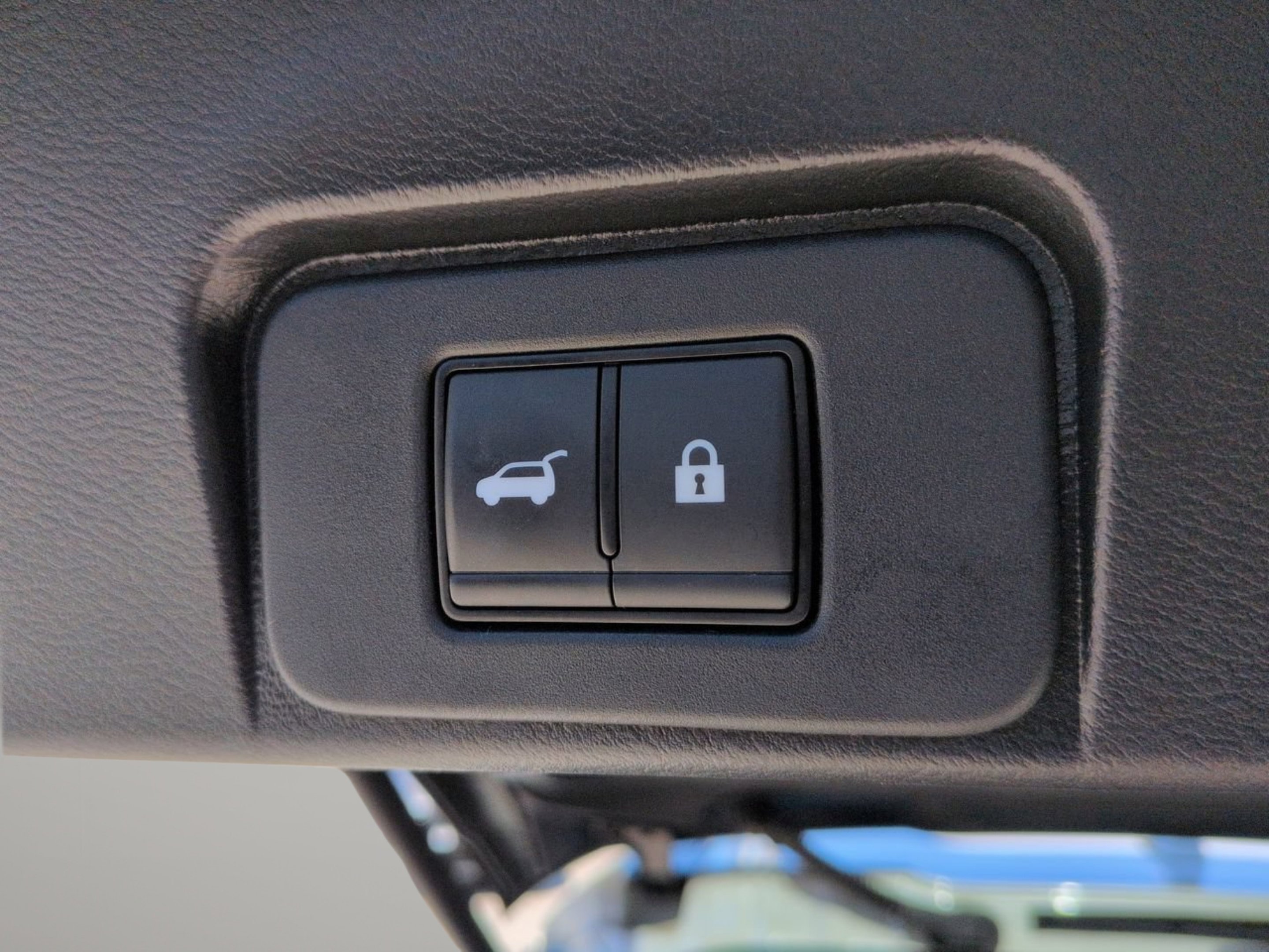 Used 2023 Pearl White Tricoat Nissan SV image 11