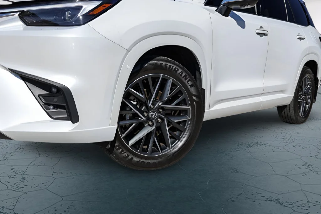 Used 2024 White Lexus 350 Luxury image 3