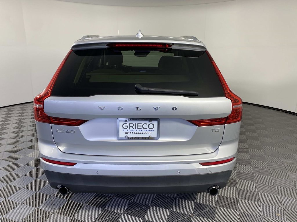 Used 2019 Silver Volvo T5 Momentum image 7
