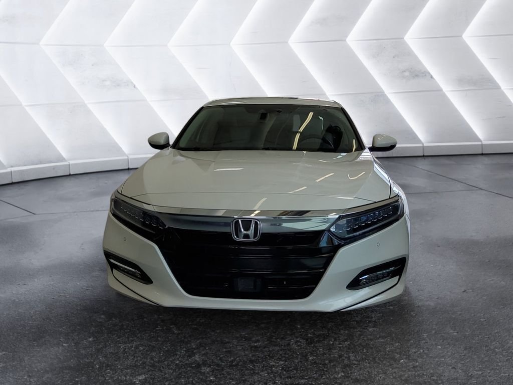 Used 2018  Honda Touring image 2