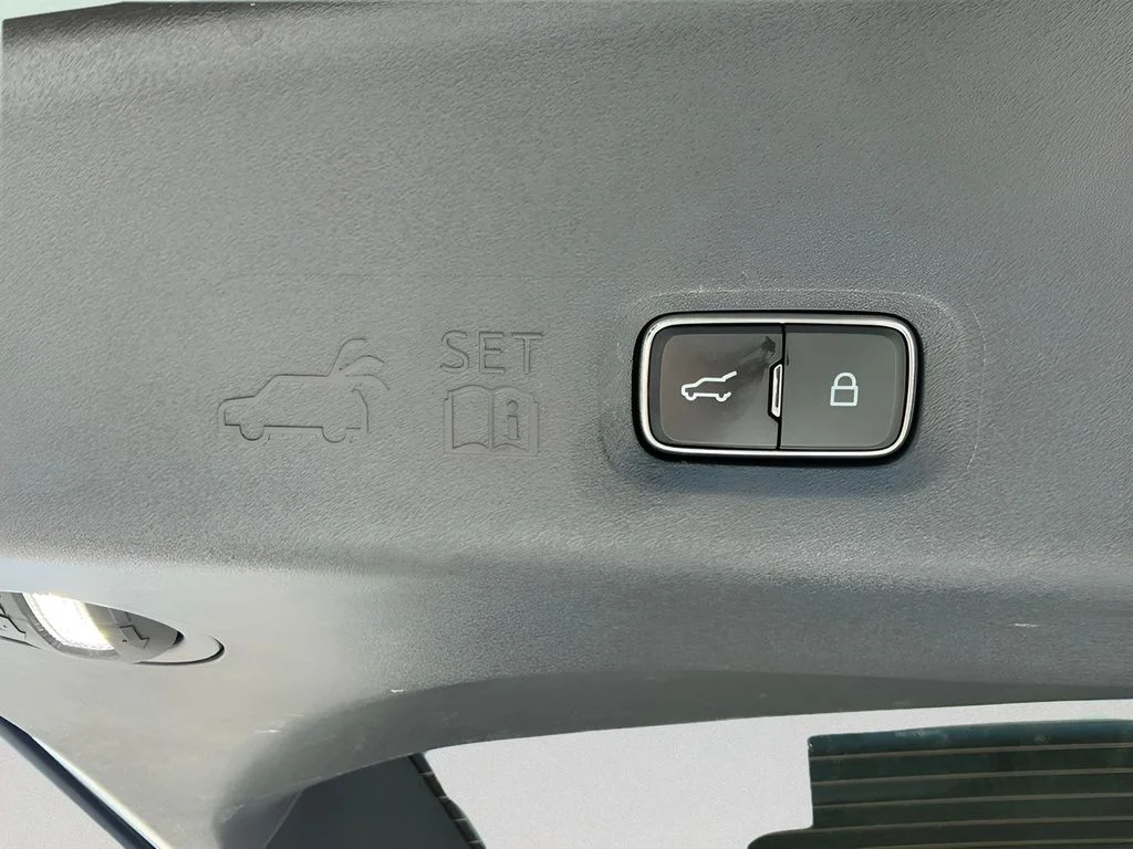Used 2025 White Ford Active image 20