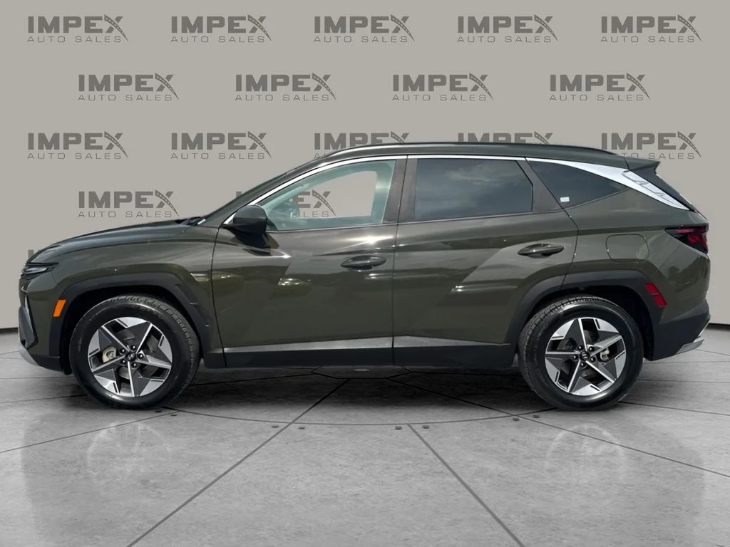 Used 2025 Green Hyundai SEL image 2