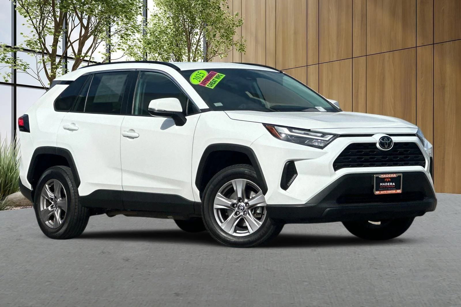 Used 2025 White Toyota XLE image 1