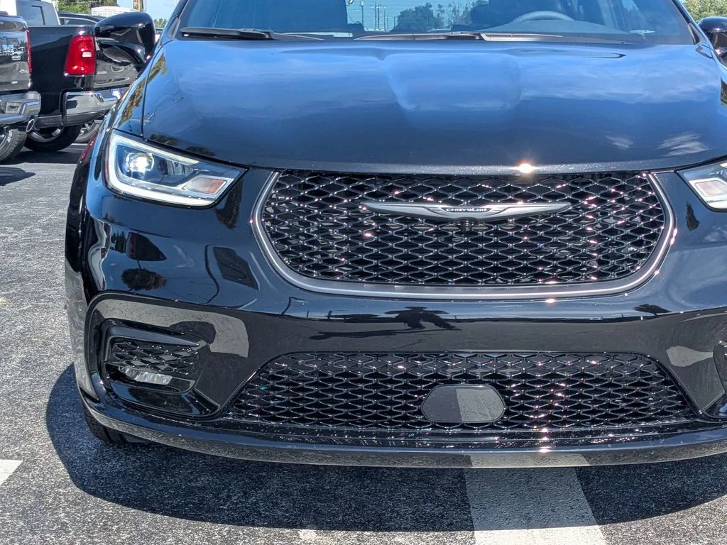 2026 Chrysler Pacifica Limited - Photo 10