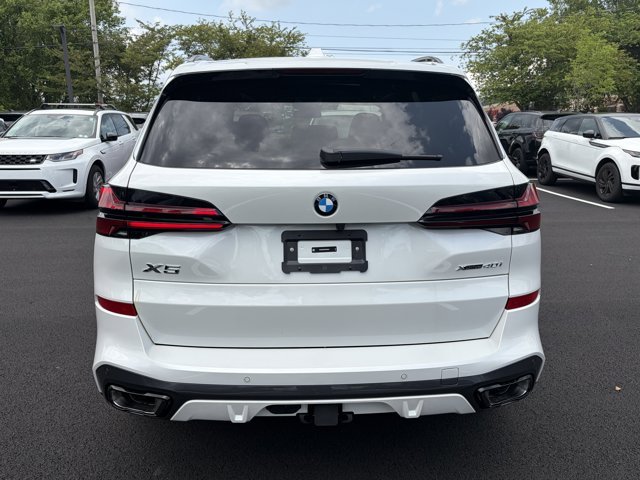 New 2026 Mineral White Metallic BMW xDrive40i image 6