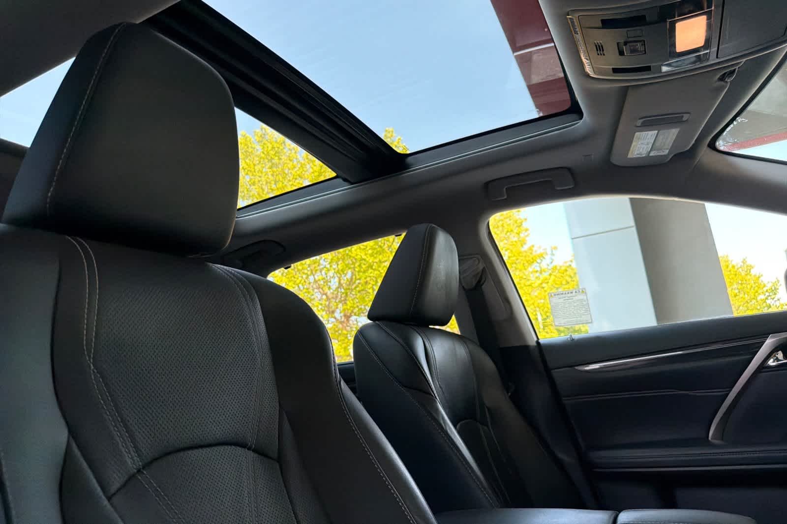 Certified Used 2022 CAVIAR Lexus  image 18