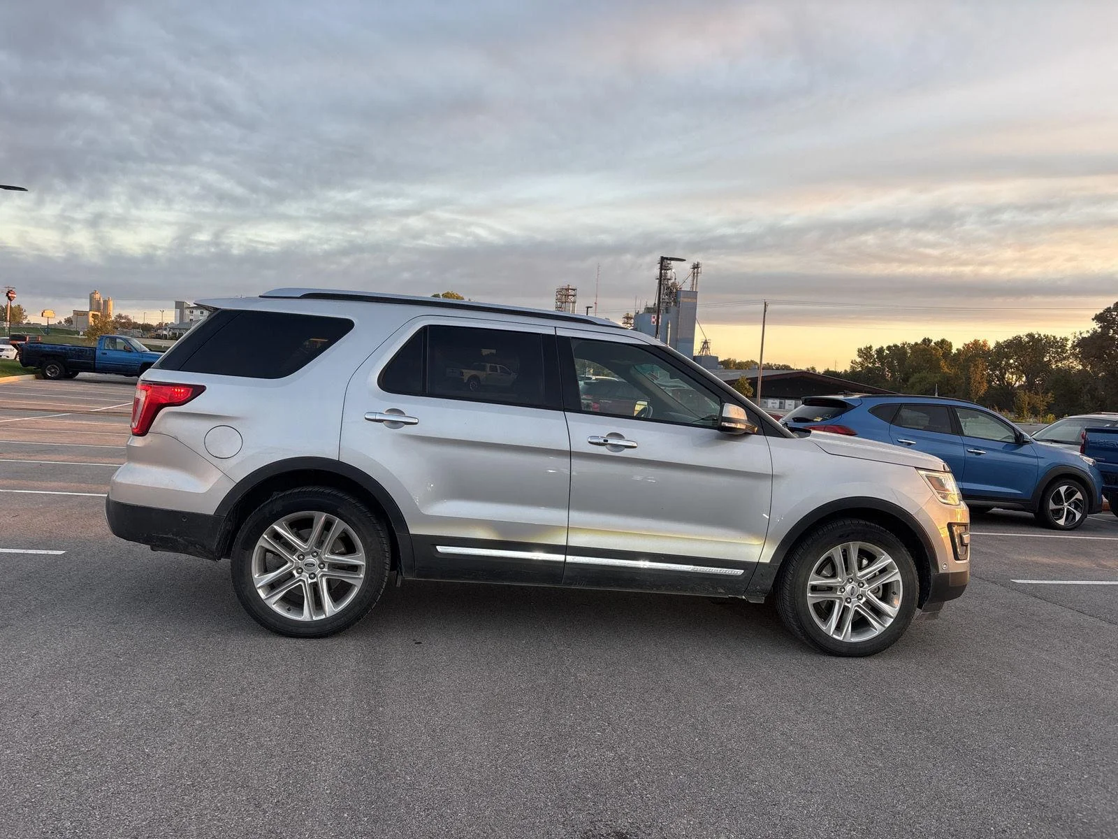 Used 2016 Ingot Silver Metallic Ford Limited image 5