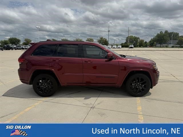 Used 2018 Velvet Red Pearlcoat Jeep Altitude image 3