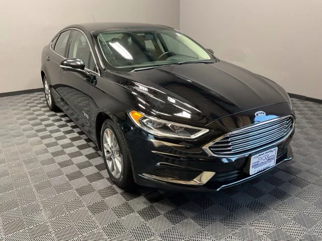 Used 2018 Black Ford SE Luxury image 2