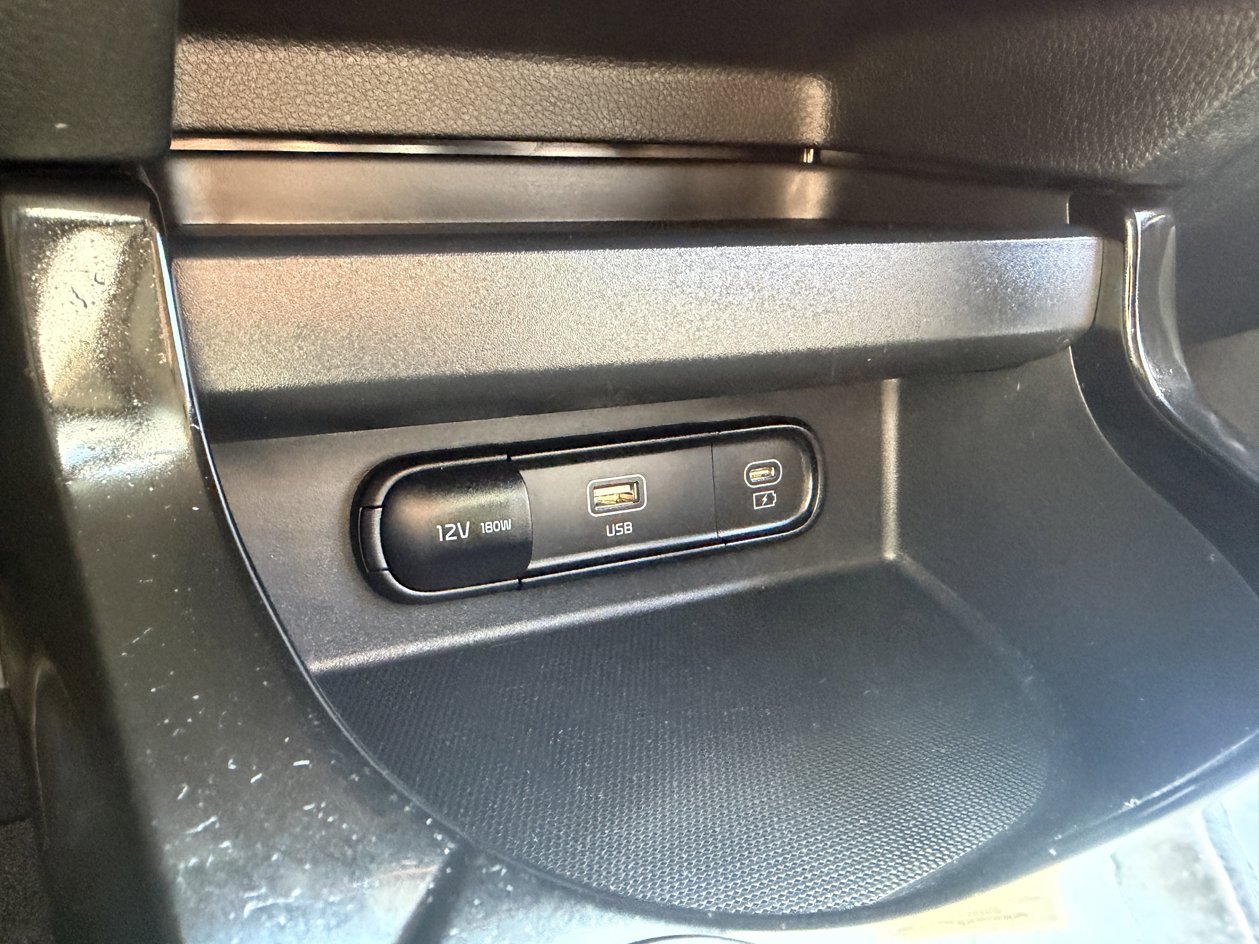 Used 2024 Snow White Pearl Kia S image 36