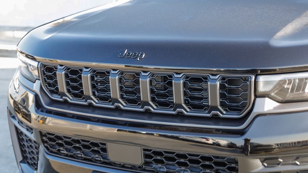New 2026 Diamond Black Jeep Altitude image 6