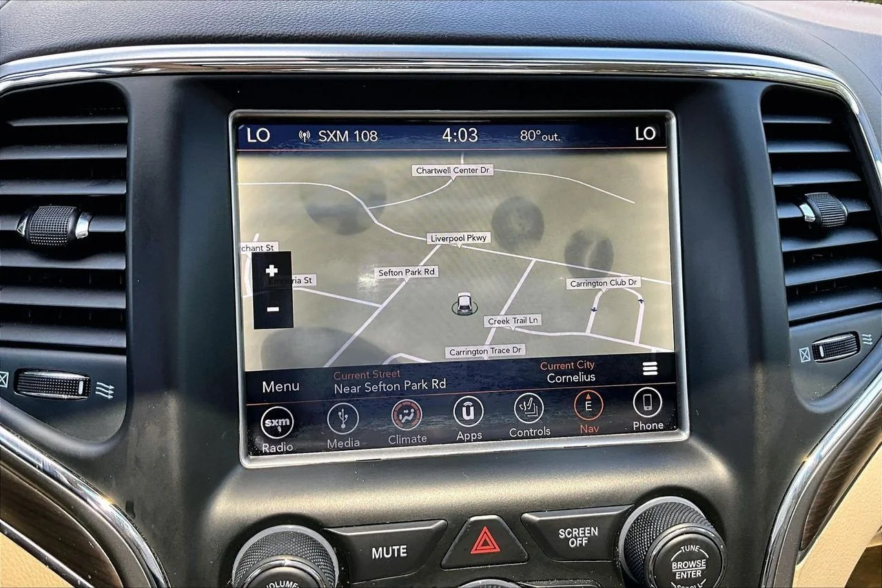 Used 2018 White Jeep Overland image 12