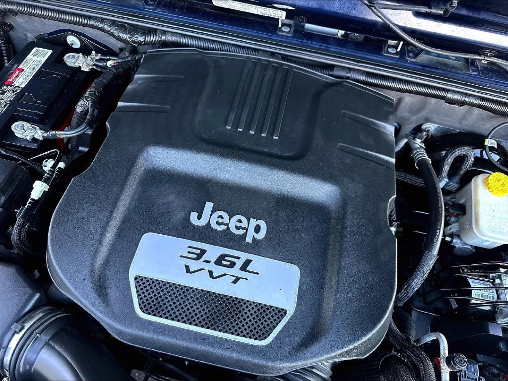 Used 2013 True Blue Pearlcoat Jeep Sport image 33