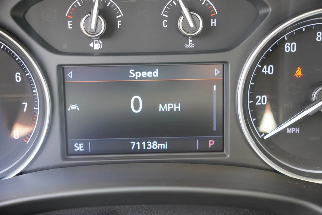 Used 2024 White Frost Tricoat Buick Essence image 37